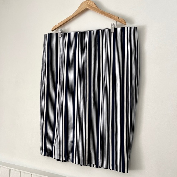 Sejour Navy & White Striped Pencil Skirt Size 3X - Picture 7 of 7